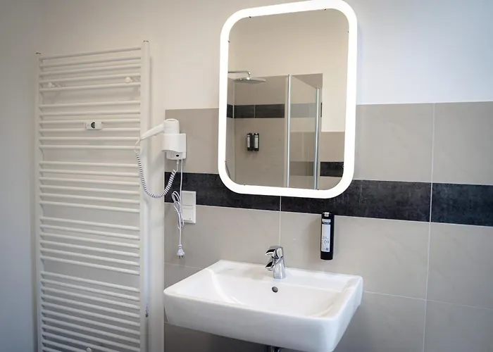 Moderne Stadtnah -junik Apartamento *